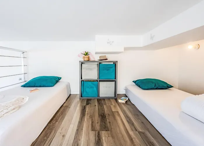 J6 174 L'esquinade By Interhome